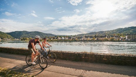 Radfahren auf dem Moselradweg | © ©Marco Rothbrust, Verbandsgemeinde Rhein-Mosel / Tourismus