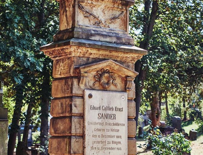 Grabstein Alter Friedhof 02 | © Stefan Esser Grabstein Alter Friedhof 02 | © Stefan Esser