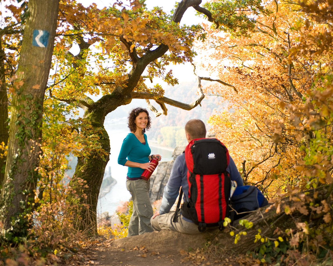 Paar auf der Rheinsteig-Königsetappe | © Dominik Ketz Paar auf der Rheinsteig-Königsetappe | © Dominik Ketz