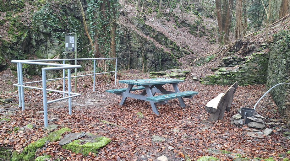 Ruhe-und Picknickbank | &copy; T. Biersch