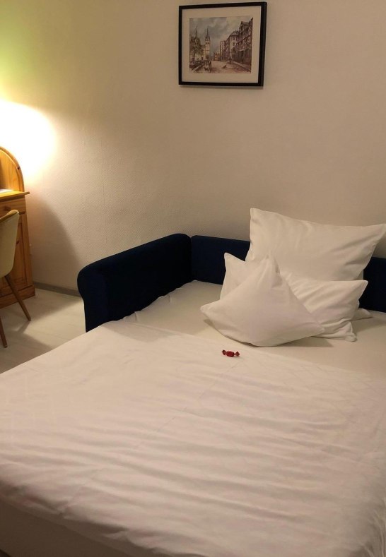 Schlafsofa im Wohnzimmer für dritte Person | © Ulrike Rieden, FeWo Koblenz Rhein