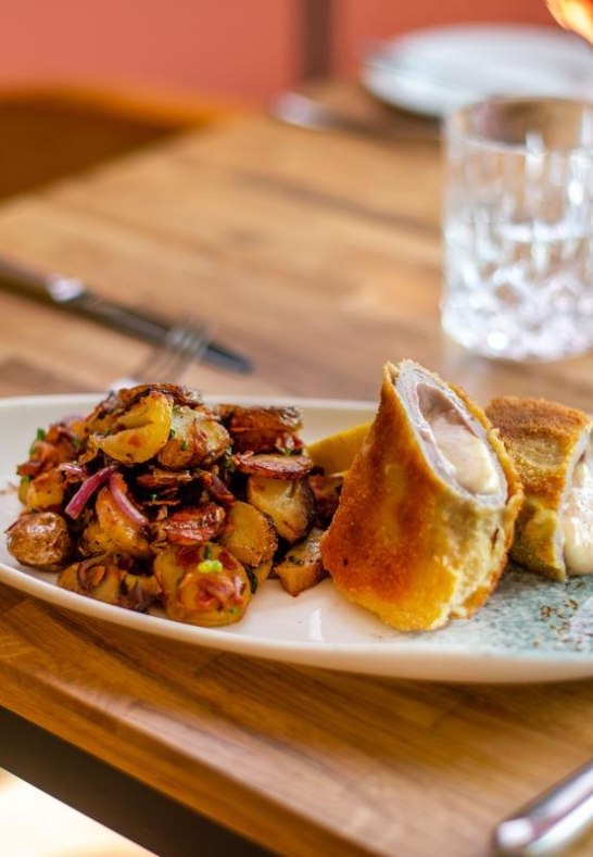 Restaurant mit Rheinblick im DIEHLs | &copy; Diehl&acute;s Hotel GmbH