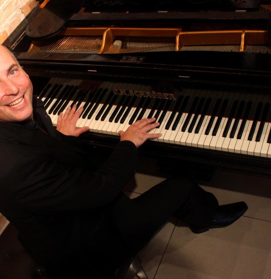 Holger Queck | &copy; RamGanesh