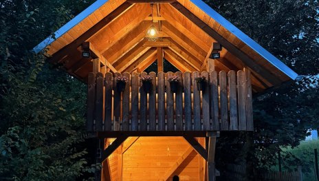 Baumhaus mit Sitzmöglichkeiten | © Fam. Herborn Baumhaus mit Sitzmöglichkeiten | © Fam. Herborn