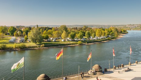 Kanus Campingplatz gegenüber Deutsches Eck | © Koblenz-Touristik GmbH, Johannes Bruchhof Kanus Campingplatz gegenüber Deutsches Eck | © Koblenz-Touristik GmbH, Johannes Bruchhof