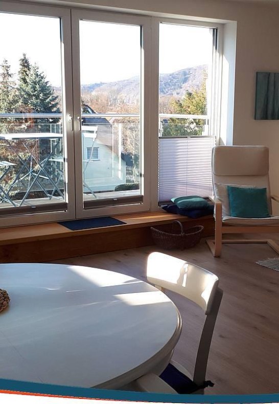 komfortables Wohnzimmer mit TV und Stereoanlage | &copy; G&uuml;nter Stein