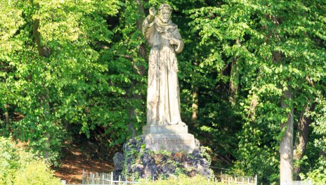 Statue am Weinberg Apollinariskirche | © copyright Sadt Remagen