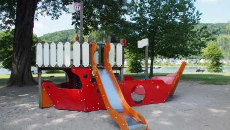 Spielplatz Rheinufer OL | &copy; Stadt Lahnstein
