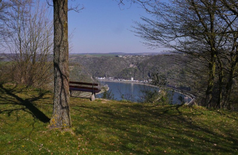 Aussichtsplatz mit Ruhebank | &copy; Bernhard Vogt
