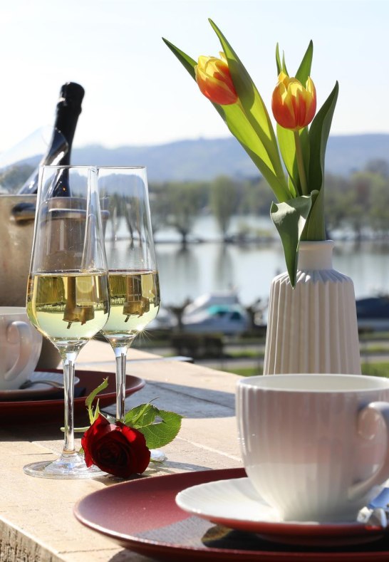 Terrasse im N&auml;gler's Fine Lounge Hotel | &copy; N&auml;gler's Fine Lounge Hotel