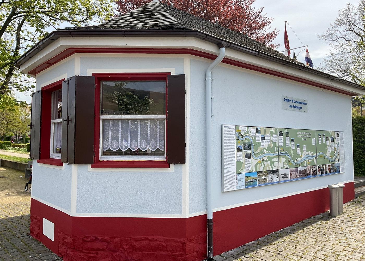 Lotsenmuseum mit Infotafel | © Ulrich Kunkel Binger Schifferverein e.V. Lotsenmuseum mit Infotafel | © Ulrich Kunkel Binger Schifferverein e.V.