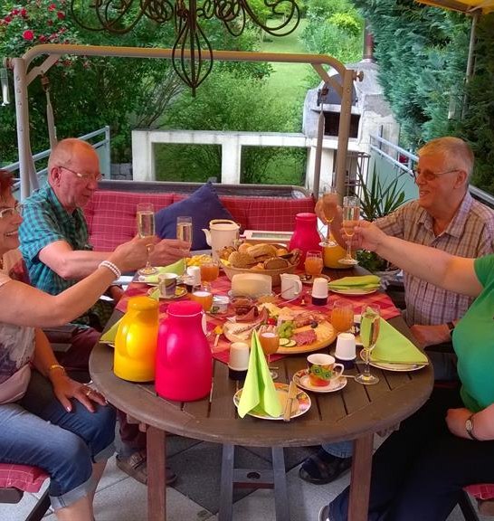 Sektfr&uuml;hst&uuml;ck auf unserer Terrasse | &copy; Petra Erbar