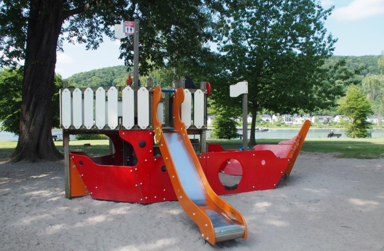 Spielplatz Rheinufer OL | &copy; Stadt Lahnstein