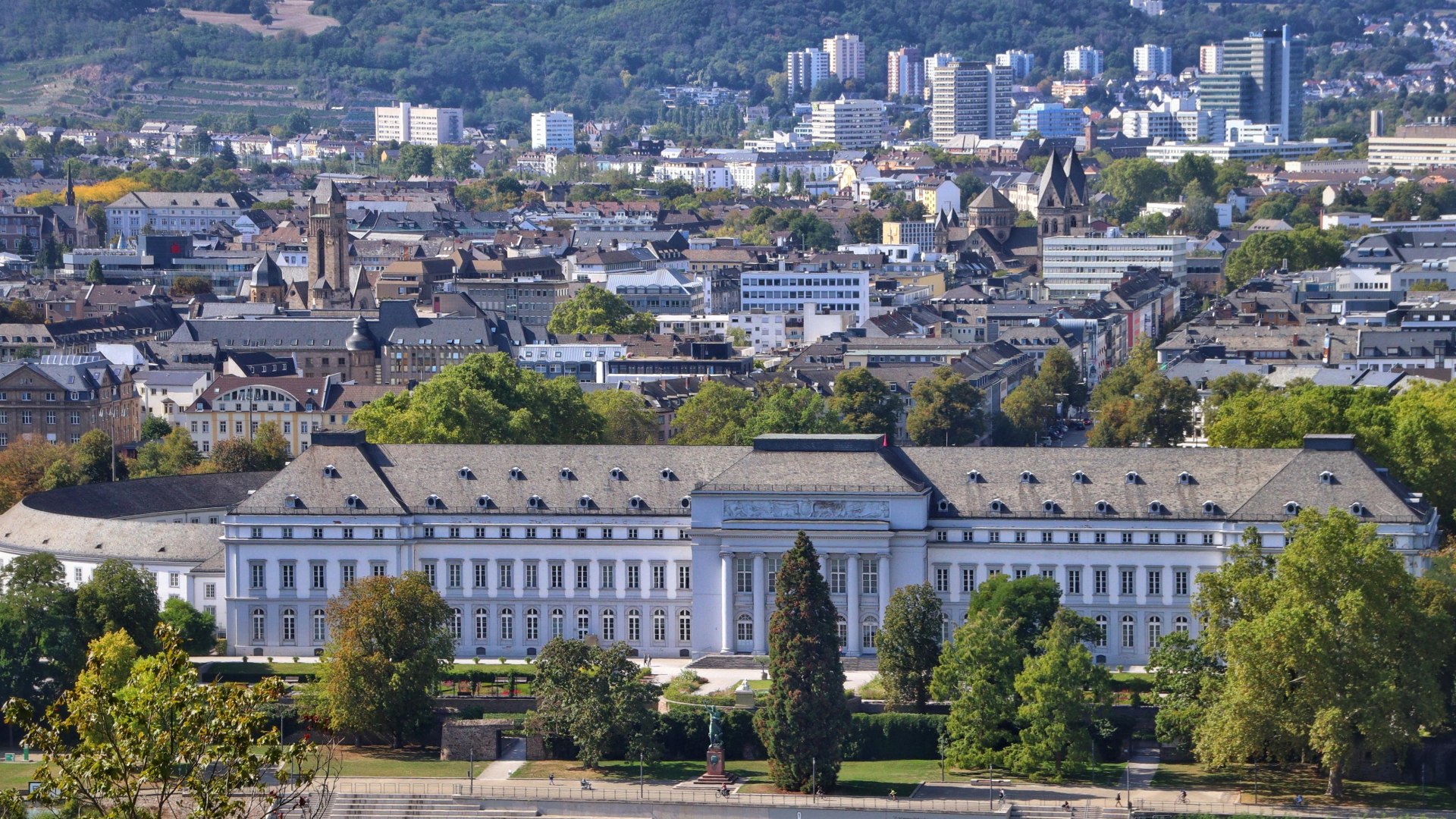 Schloss mit Schlossstufen | © Koblenz Touristik GmbH / Johannes Bruchhof Schloss mit Schlossstufen | © Koblenz Touristik GmbH / Johannes Bruchhof