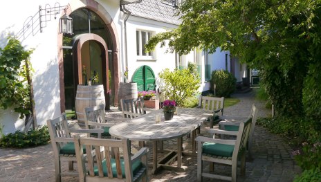 Innenhof Weingut | © Weingüter Wegeler Innenhof Weingut | © Weingüter Wegeler