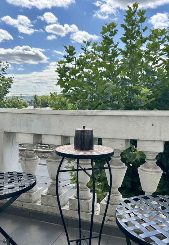 20250822_100039418_iOS | &copy; &copy; 2025 LaBed