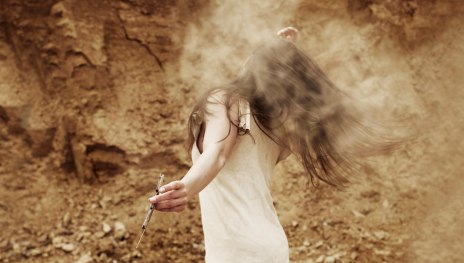 Frau mit Knochenfl&ouml;te beim Tanzen | &copy; LEIZA/M. Sj&oslash;vold
