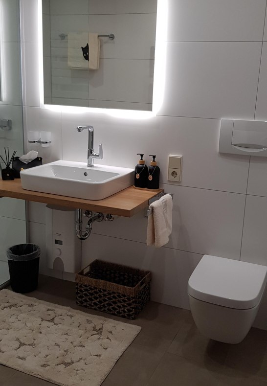 Bad mit Dusche | &copy; M. Schwirzheim