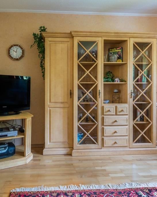 Wohnzimmer mit SAT-TV | &copy; Annel Pitzen