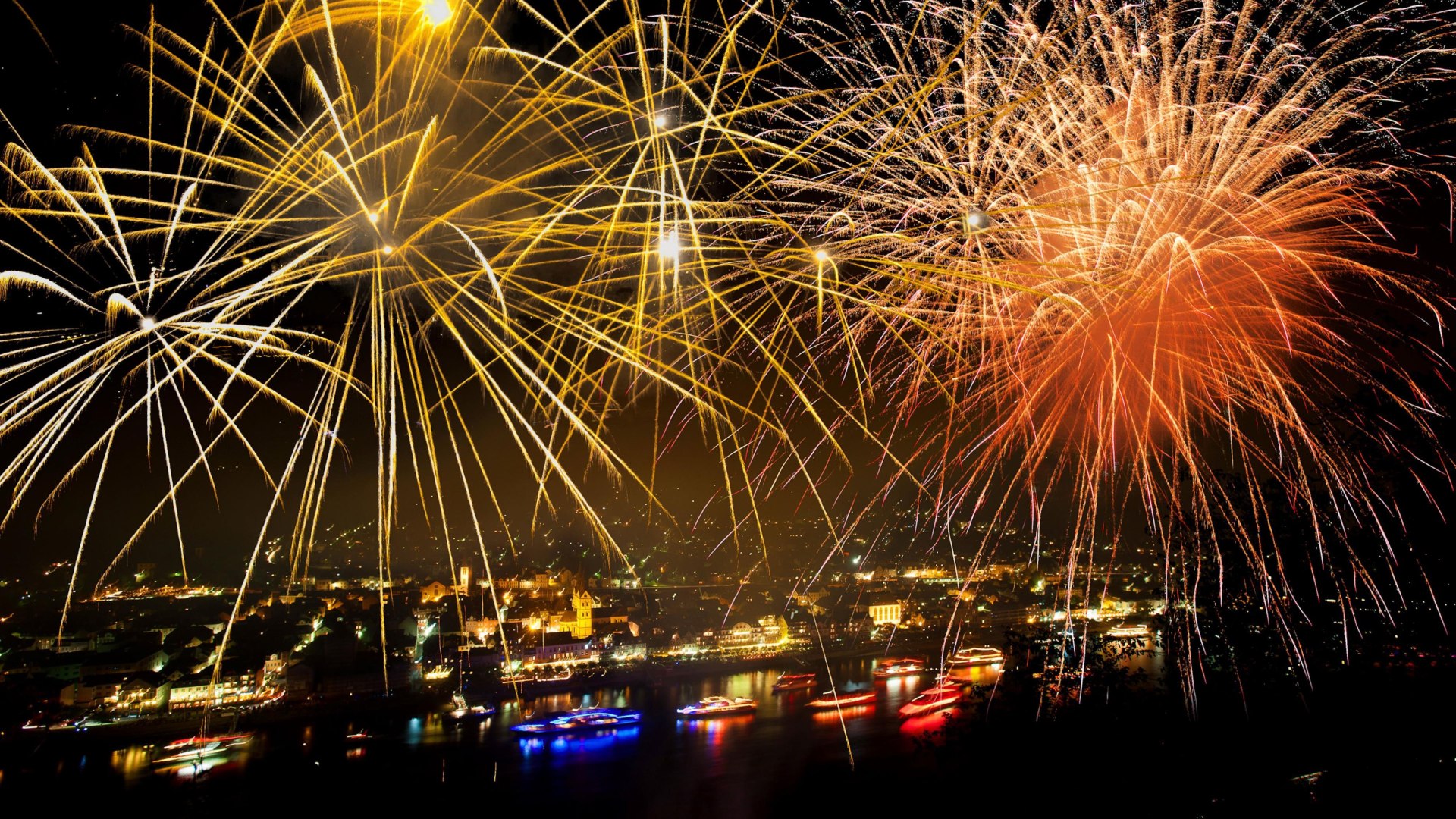 Feuerwerkfahrt | &copy; Piel Media