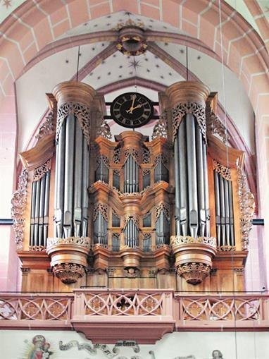 &copy; Lukas Stollhof