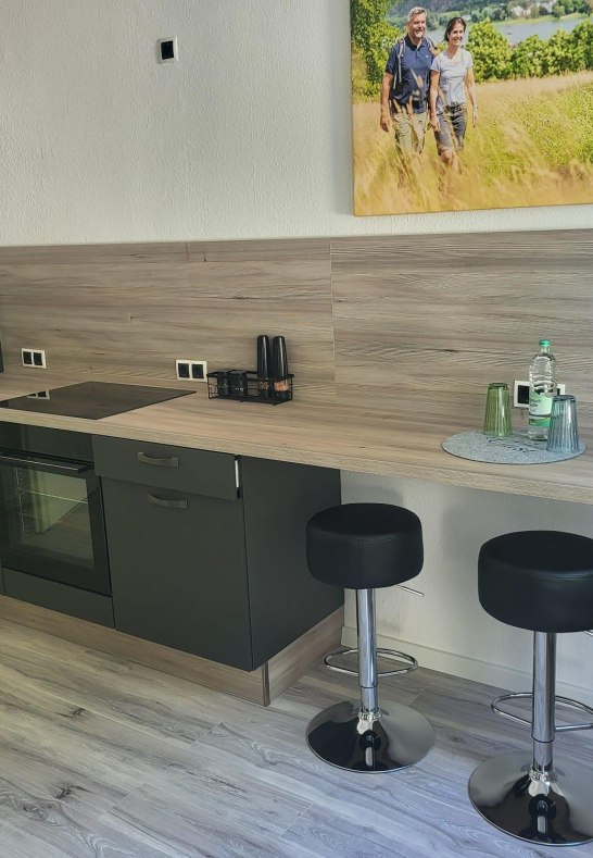 K&uuml;chenzeile links | &copy; Ferienwohnung Rheintr&auml;ume