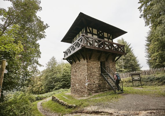 R&ouml;merturm am Wanderweg | &copy; Marco Rothbrust