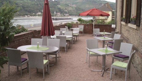 Straußwirtschaft Terrasse Weingut Nies | © Weingut Theodor Nies Straußwirtschaft Terrasse Weingut Nies | © Weingut Theodor Nies