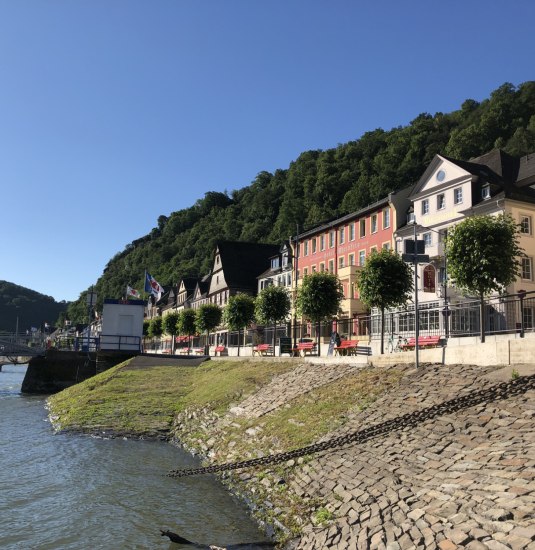 Uferpromenade in St. Goar | &copy; rheingucken.de