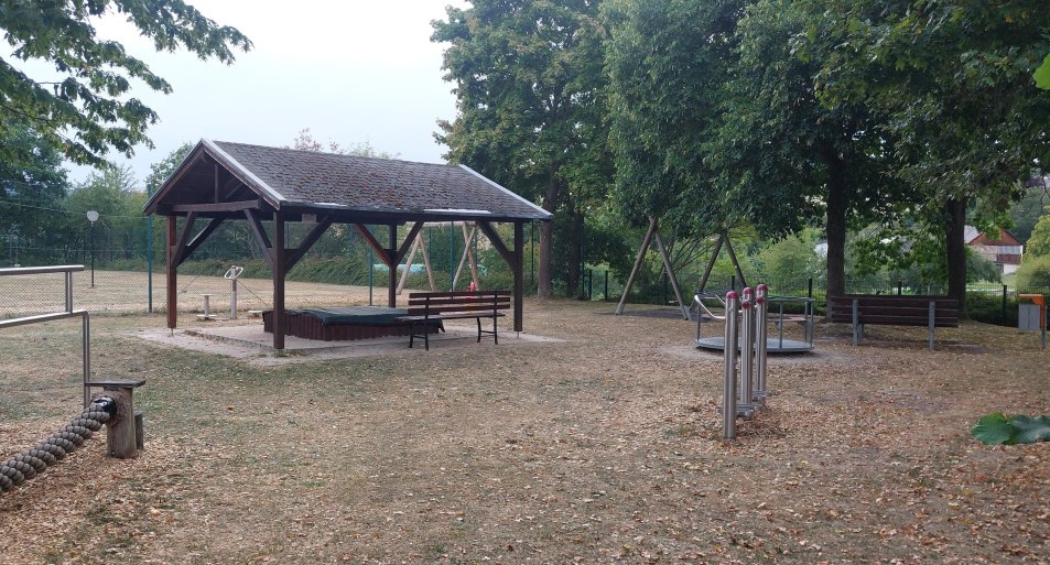 Hütte mit Ruhebank | © B. Vogt