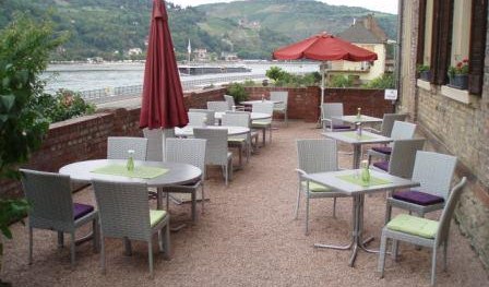 Einladende Terrasse im Weingut Nies | © Brigitte Nies Einladende Terrasse im Weingut Nies | © Brigitte Nies