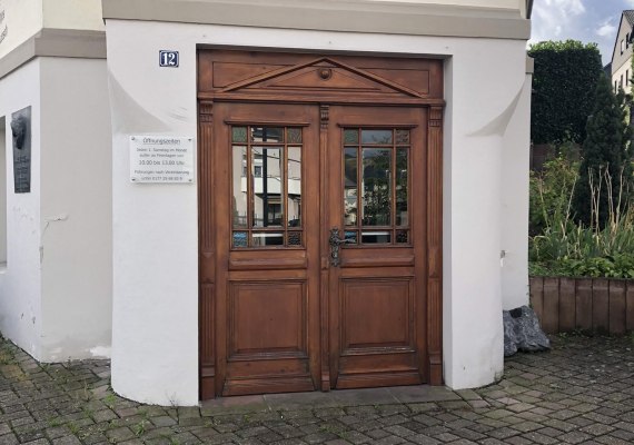 Eingang | &copy; Florian J&uuml;ngerich
