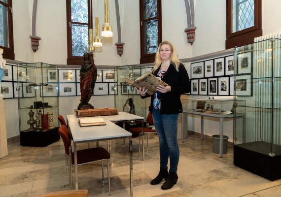 Stadtarchivarin Andrea Rönz | © Heinz Werner Lamberz (creativ picture) Stadtarchivarin Andrea Rönz | © Heinz Werner Lamberz (creativ picture)