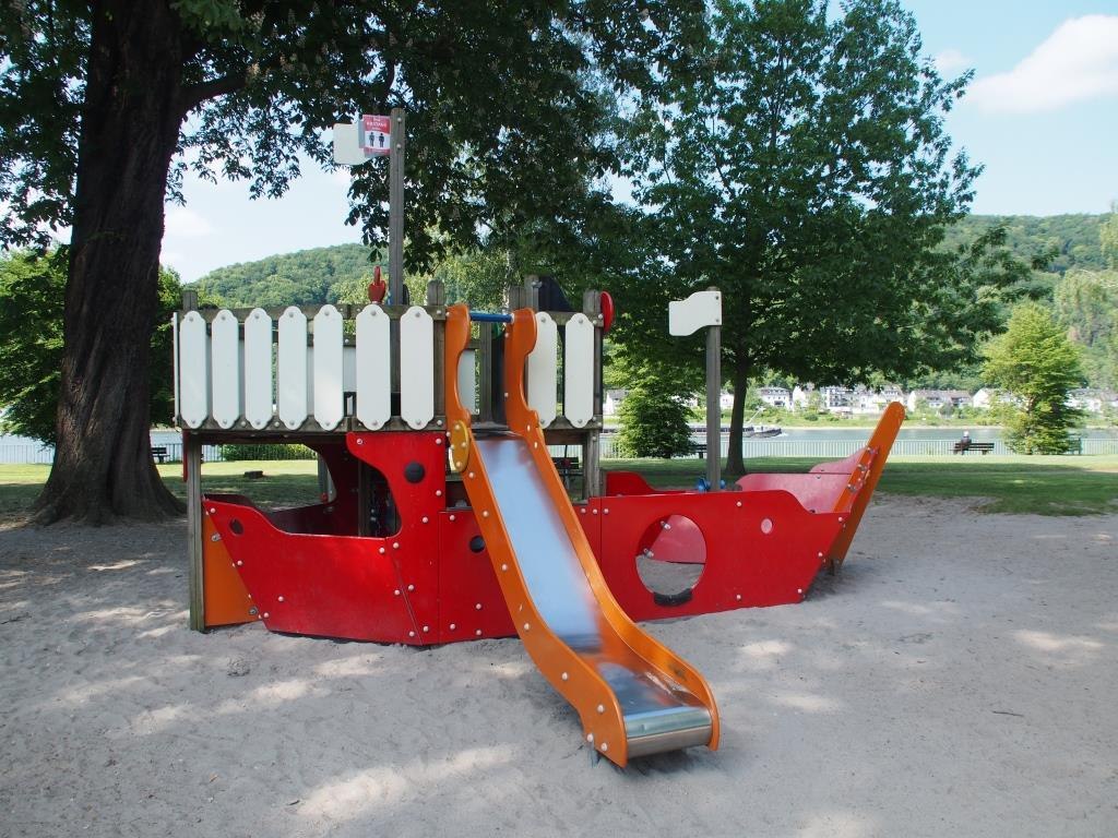 Spielplatz Rheinufer OL | &copy; Stadt Lahnstein