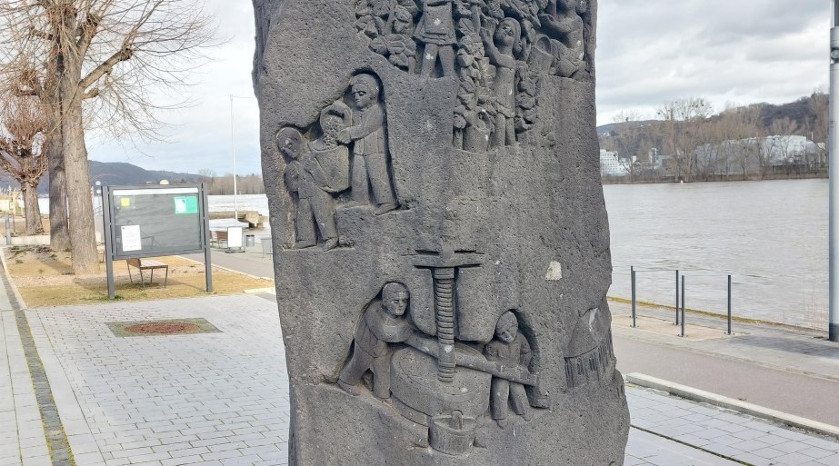Historiens&auml;ule | &copy; Erlebnis Rheinbogen
