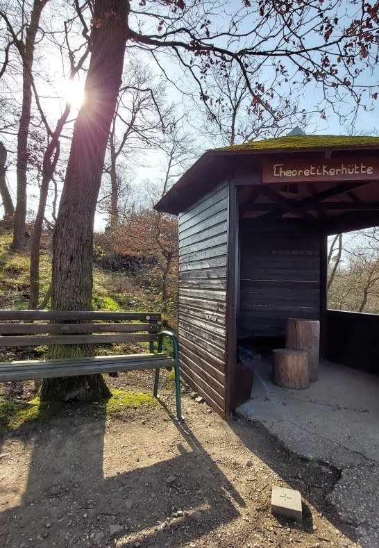 H&uuml;tte und Bank | &copy; Tourist-Information Erlebnis Rheinbogen