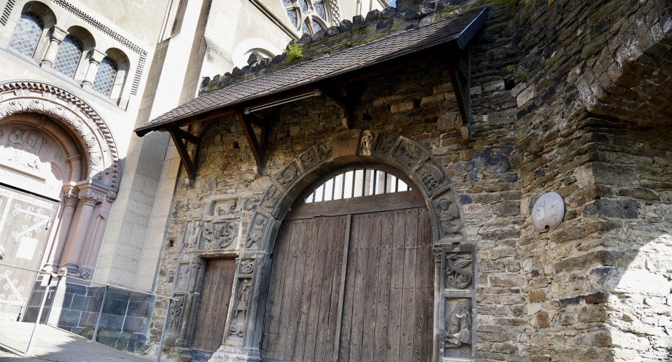 Romanisches Pfarrhoftor | © Kathrin Jungschlaeger Romanisches Pfarrhoftor | © Kathrin Jungschlaeger