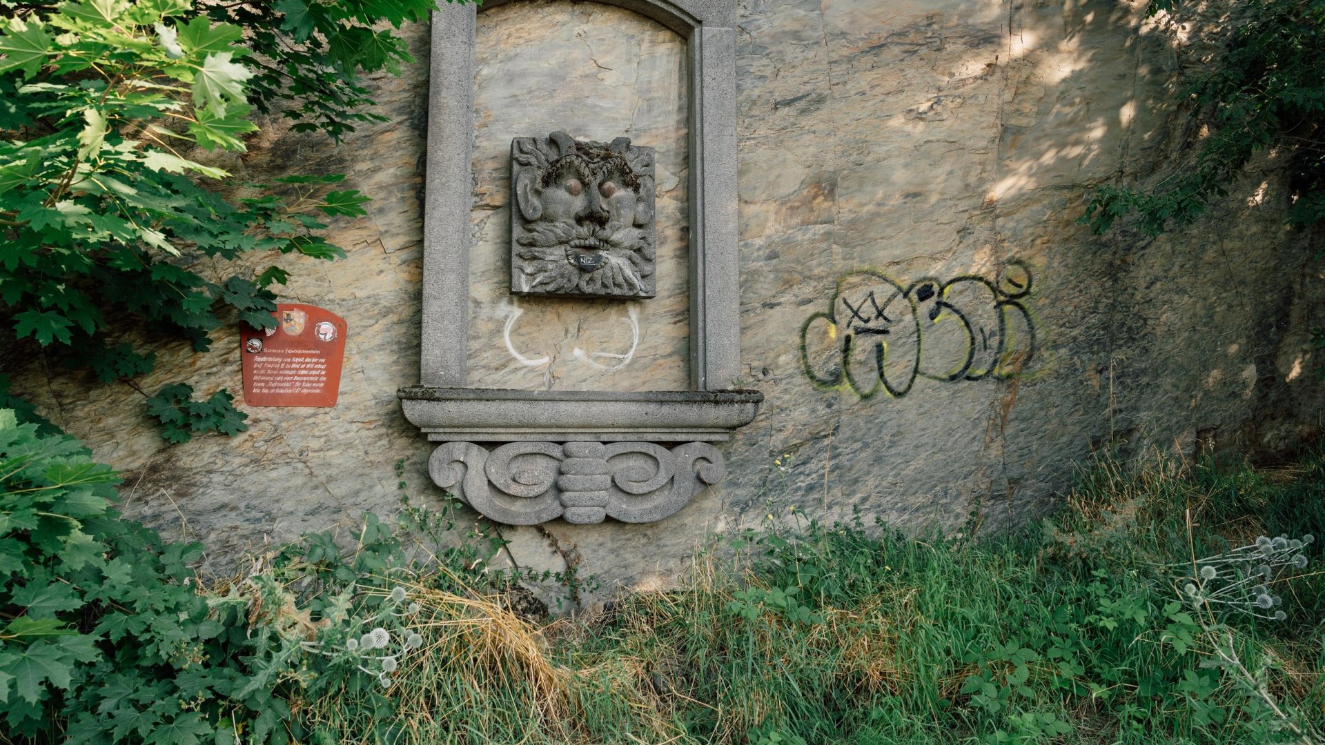 Fenstersims von Schloss Friedrichstein | © Zimpfer_Photography Fenstersims von Schloss Friedrichstein | © Zimpfer_Photography