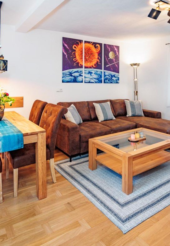 7. Essecke mit Tisch und St&uuml;hlen &copy; SD | &copy; Familie Decker, Oberwesel