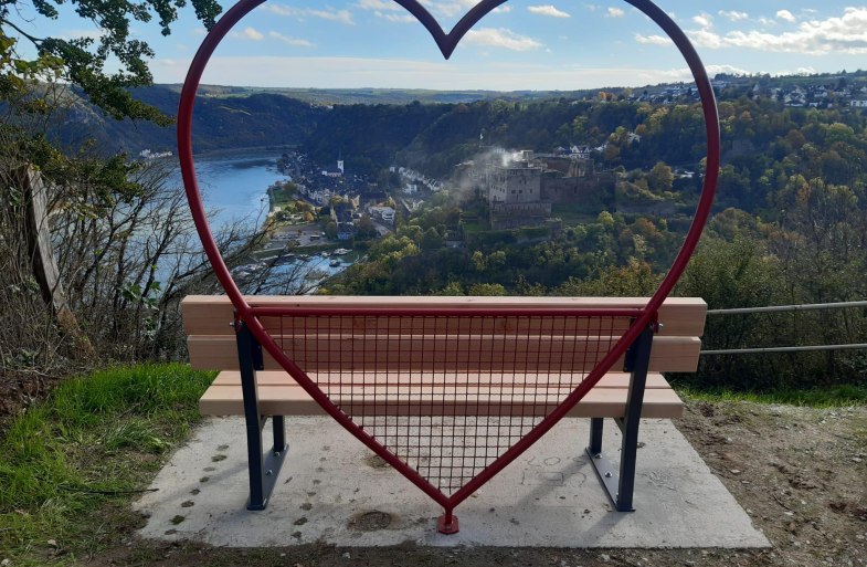 Ruhebank mit Fernblick | &copy; J. G&ouml;dert