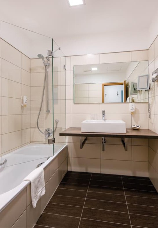 Hotelzimmer_in Koblenz_Diehls Hotel_Bad mit Wanne | &copy; Diehl&acute;s Hotel GmbH