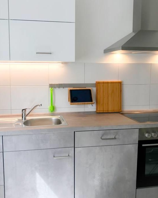 Voll ausgestattete Einbauk&uuml;che | &copy; Kisch