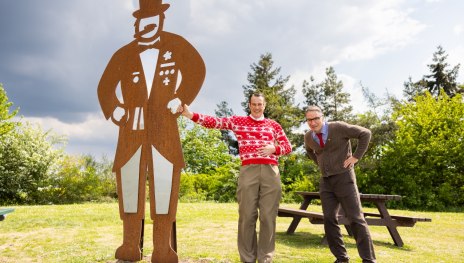 Willi und Ernst auf dem Traumschleifchen Spitzer Stein beim Quetschehannes | © Kai Myller, Tourist-Info Hunsrück-Mittelrhein - Zentrum am Park Willi und Ernst auf dem Traumschleifchen Spitzer Stein beim Quetschehannes | © Kai Myller, Tourist-Info Hunsrück-Mittelrhein - Zentrum am Park