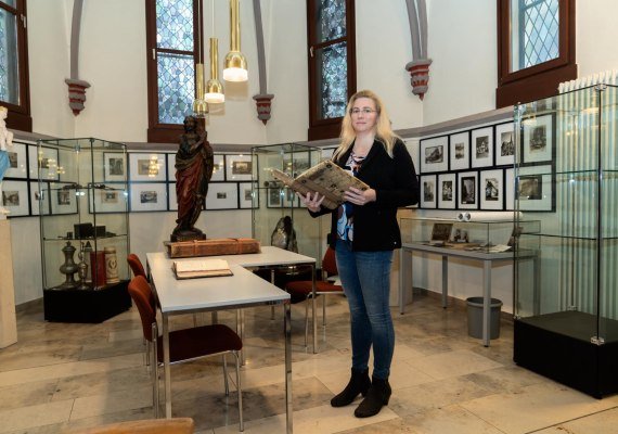 Stadtarchivarin Andrea Rönz | © Heinz Werner Lamberz (creativ picture) Stadtarchivarin Andrea Rönz | © Heinz Werner Lamberz (creativ picture)