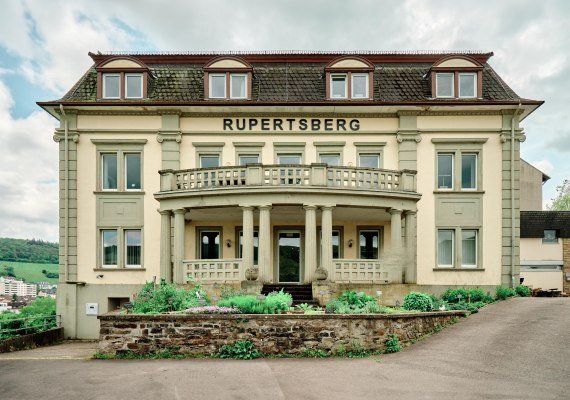 Rupertsberg au&szlig;en | &copy; &copy; Stefan Esser