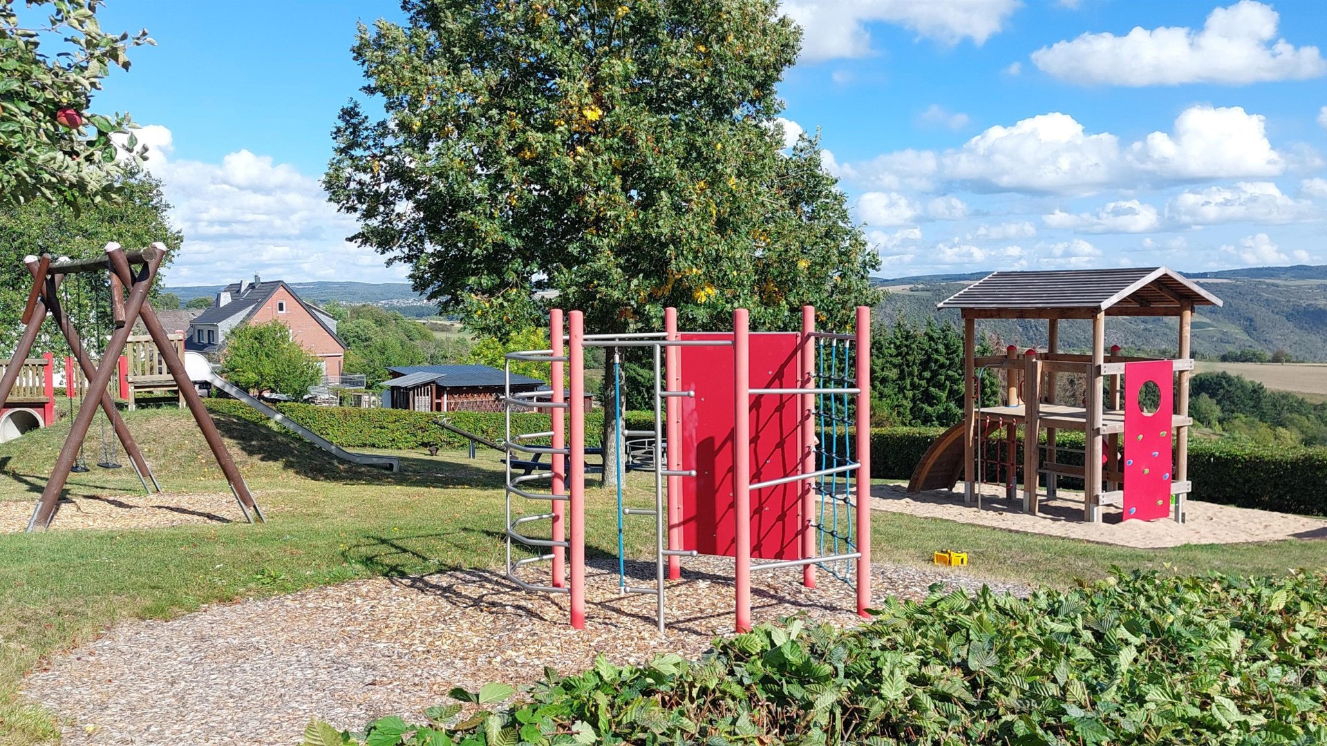 Kinderspielplatz mit Fernsicht | © B. Vogt Kinderspielplatz mit Fernsicht | © B. Vogt