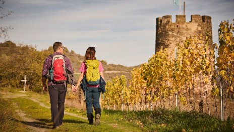 Wanderer auf dem RheinBurgenWeg | © Marco Rothbrust, Romantischer Rhein Tourismus GmbH Wanderer auf dem RheinBurgenWeg | © Marco Rothbrust, Romantischer Rhein Tourismus GmbH