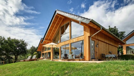 Hof_Hardthoehe_RheinblickChalet_Front | &copy; Tourist-Information Oberwesel