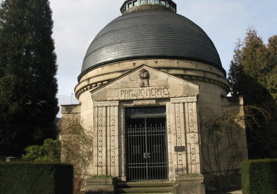 Mausoleum im Jugendstil | © Tourist-Information Bad Breisig Mausoleum im Jugendstil | © Tourist-Information Bad Breisig