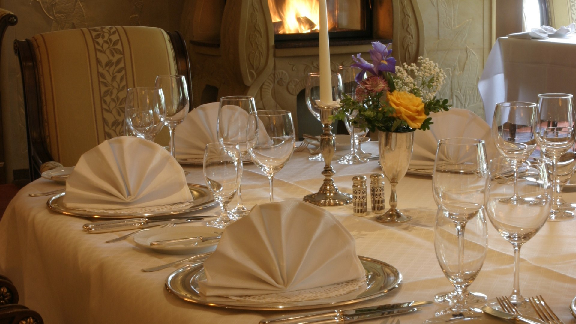 Tisch im Restaurant "Le Chopin", Rheinhotel Bellevue, Boppard | &copy; Knopp, Bellevue Rheinhotel / Rheinland-Pfalz Tourismus GmbH